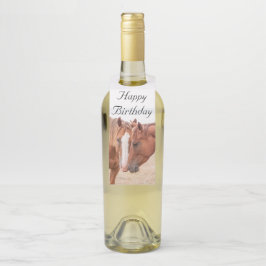 牧草地で生い茂る馬 ボトルネックタグ