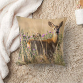 牧草地に生息するイシノシカ クッション (ブランケット)