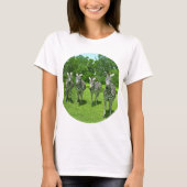 牧草地に立つ4頭のシマウマ Tシャツ (正面)