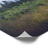 牧草地のある風光明媚な夏の山の風景 ポスター (角)