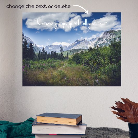 牧草地のある風光明媚な夏の山の風景 ポスター