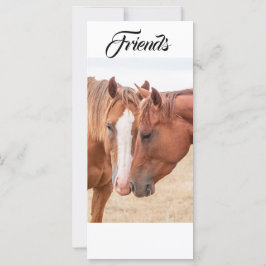 牧草地の中で裸馬の座席表