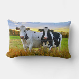 牧草地の牛のペア ランバークッション