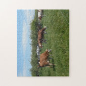 牧草地の牛 ジグソーパズル (縦)