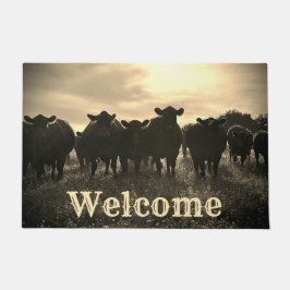 牧草地の牛 – Sepia Tone ドアマット