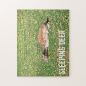 牧草地の秋に冬眠する鹿 ジグソーパズル (縦)