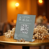 牧草地の花が恋の思いを結婚捉える 台座サイン