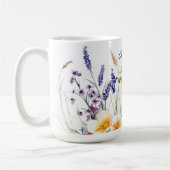 牧草地の花とラベンダー コーヒーマグカップ (左)