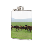 牧草地の馬 – 風景写真 フラスク (左)