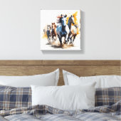 牧草地を抜け走た野馬の群れ キャンバスプリント (インサイチュ (寝室))