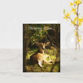 牧草地考えるに住む若い男 カード (黄色い花)