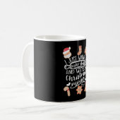物とクリスマスムービーを焼く コーヒーマグカップ (正面左)