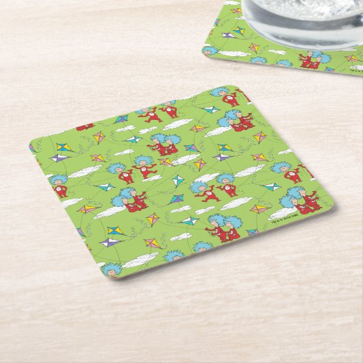 物の一つ二飛んでいるつの凧のパターン スクエアペーパーコースター (アングル)