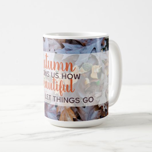 物事を秋の落ちた葉物の葉に任せる コーヒーマグカップ (正面右)