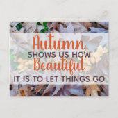 物事を秋の落ちた葉物の葉に任せる ポストカード (正面)