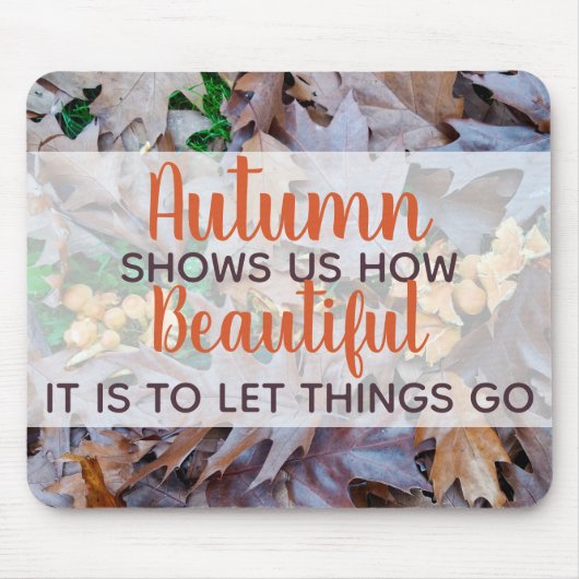 物事を秋の落ちた葉物の葉に任せる マウスパッド (正面)