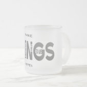 物事を起こす – B&W版 フロストグラスマグカップ (正面右)