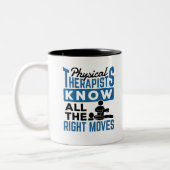 物理セラピストは正しい動きを認識するポイント ツートーンマグカップ (左)