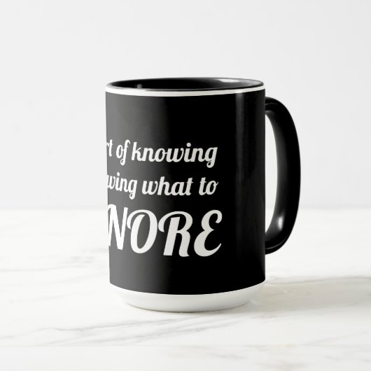 物知りの技術は、ジャンボを無視するものを知ることだ マグカップ (正面右)