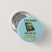 物語ボタンによって打たれる 缶バッジ (正面&裏面)