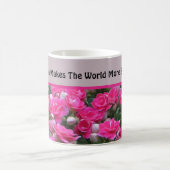 特別おばあちゃん美しいガーデン開花ピンクフラワー コーヒーマグカップ (中央)