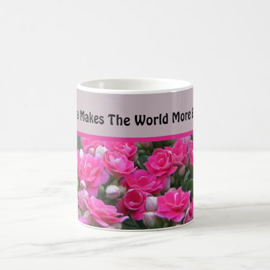 特別おばあちゃん美しいガーデン開花ピンクフラワー コーヒーマグカップ (中央)