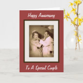 特別なカップルへの幸せな記念日 カード (黄色い花)