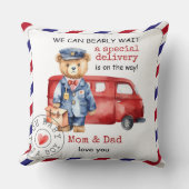 特別なデリバリーの赤ちゃんシャワーを待つことができる クッション (正面)