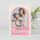 特別なママへ トップのさくらんぼが甘いカップケーキの母の日写真カード 招待状 (スタンド正面)