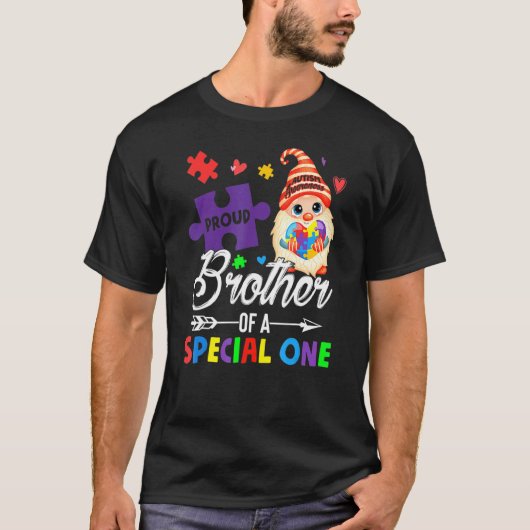 特別な人を兄に持つことを誇りに思う パズルグノーム 自閉症 Tシャツ (正面)