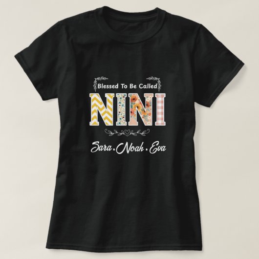 特別な祝福を受けたニニちゃんの子供アートフラワー Tシャツ (デザイン正面)
