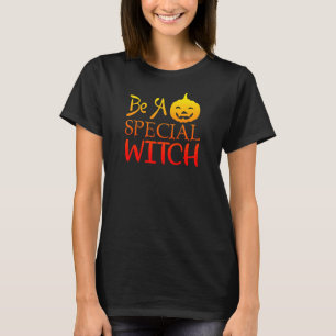 特別な魔女ハロウィンカボチャ赤い黄色である Tシャツ