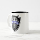 特別に設計された翼を持つ空中シールド ツートーンマグカップ (正面左)