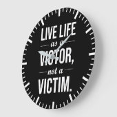 犠牲者ではなくビクターとして生きる ラージ壁時計 (傾斜)