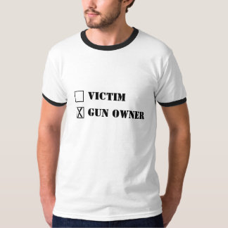 犠牲者-銃所有者 Tシャツ