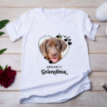 犬おばあちゃんパーソナライズされたハート犬の恋人ペットの写真 Tシャツ<br><div class="desc">犬のおばあちゃん…あなたのお気に入りの犬のおばあちゃんを驚かせこの母の日、クリスマスまたは彼女の誕生日とすごいこの可愛いカスタムペットの写真のTシャツ。このカスタマイズ犬のおばあちゃんシャツは犬の写真と名お気に入りの前を添えて。この犬のおばあちゃんのシャツは愛犬家と犬のママに必須！犬素晴らしからの贈り物。COPYRIGHT © 2022 Judy Burrows,  Black Dog Art - All Rights Reserved.犬おばあパーソナライズされたちゃんハート犬恋人ペット写真Tシャツ</div>