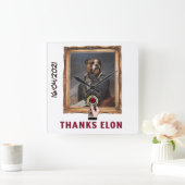 犬おもしろいの服を着絵画た犬 スクエア壁時計 (ホーム)