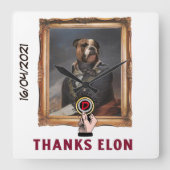 犬おもしろいの服を着絵画た犬 スクエア壁時計 (正面)