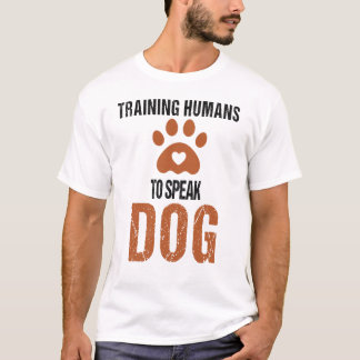 犬おもしろいの調教話士に人を訓練 Tシャツ