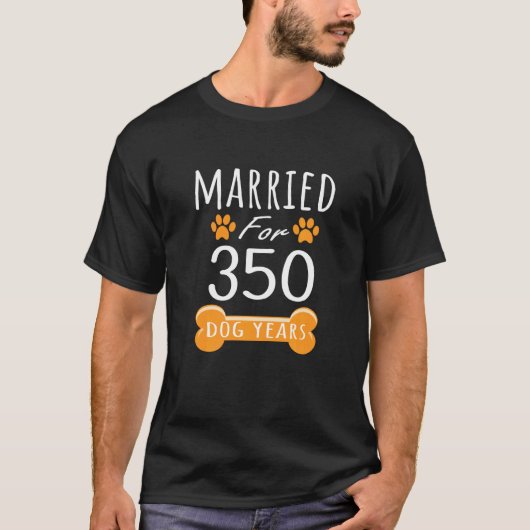 犬おもしろい350年結婚した50周年 Tシャツ (正面)