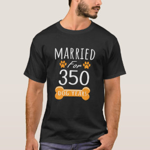 犬おもしろい350年結婚した50周年 Tシャツ