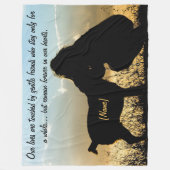 犬および女性の日没のシルエット フリースブランケット (正面)