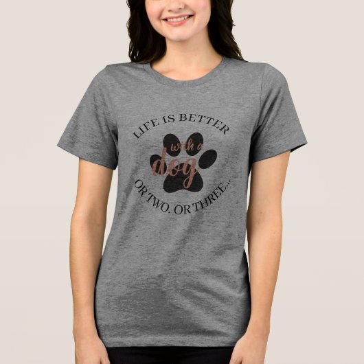 犬がいる生活は最高 トライブレンドTシャツ (正面)