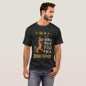 犬がたくさんいる世界でジャーマンシェパードになりましょう 236 Tシャツ (正面フル)