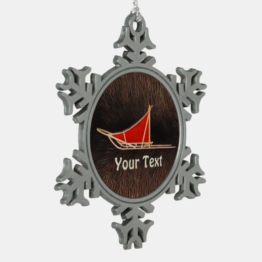 犬がカリブーの毛皮を背負った スノーフレークピューターオーナメント (左)