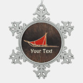 犬がカリブーの毛皮を背負った スノーフレークピューターオーナメント (正面)