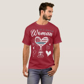 犬がコーヒー豆を育てるアメリカ人のシンプル女性 Tシャツ (正面フル)