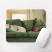 犬がソファで寝ている マウスパッド (マウス)