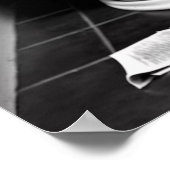 犬がトイレに読座る新聞 ポスター (角)