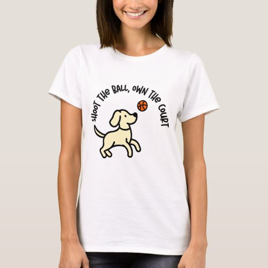 犬がバスケットのボールを撃つ Tシャツ (正面)